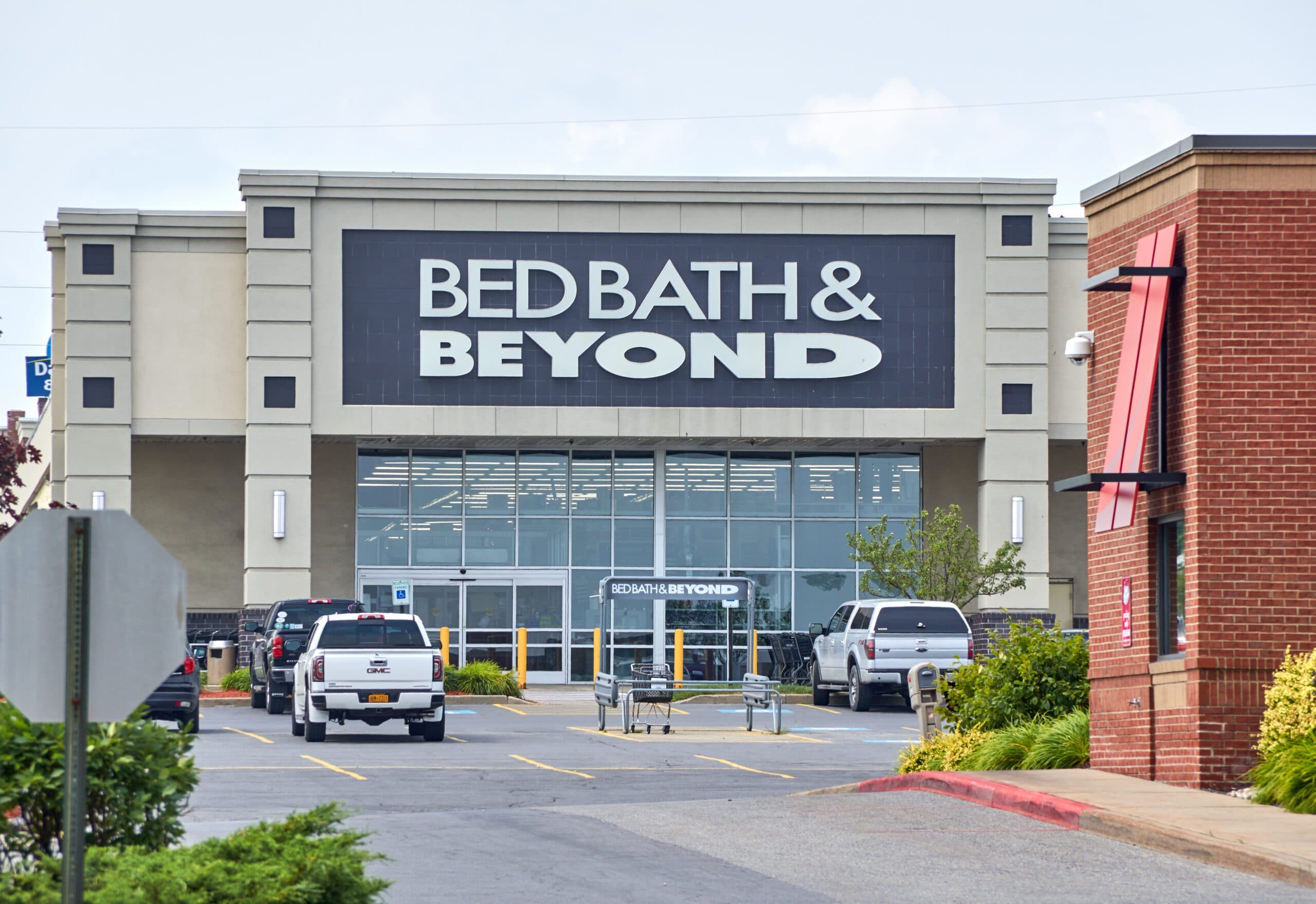 Bed Bath & Beyond returns to growth in Q1, citing omnichannel success and home services