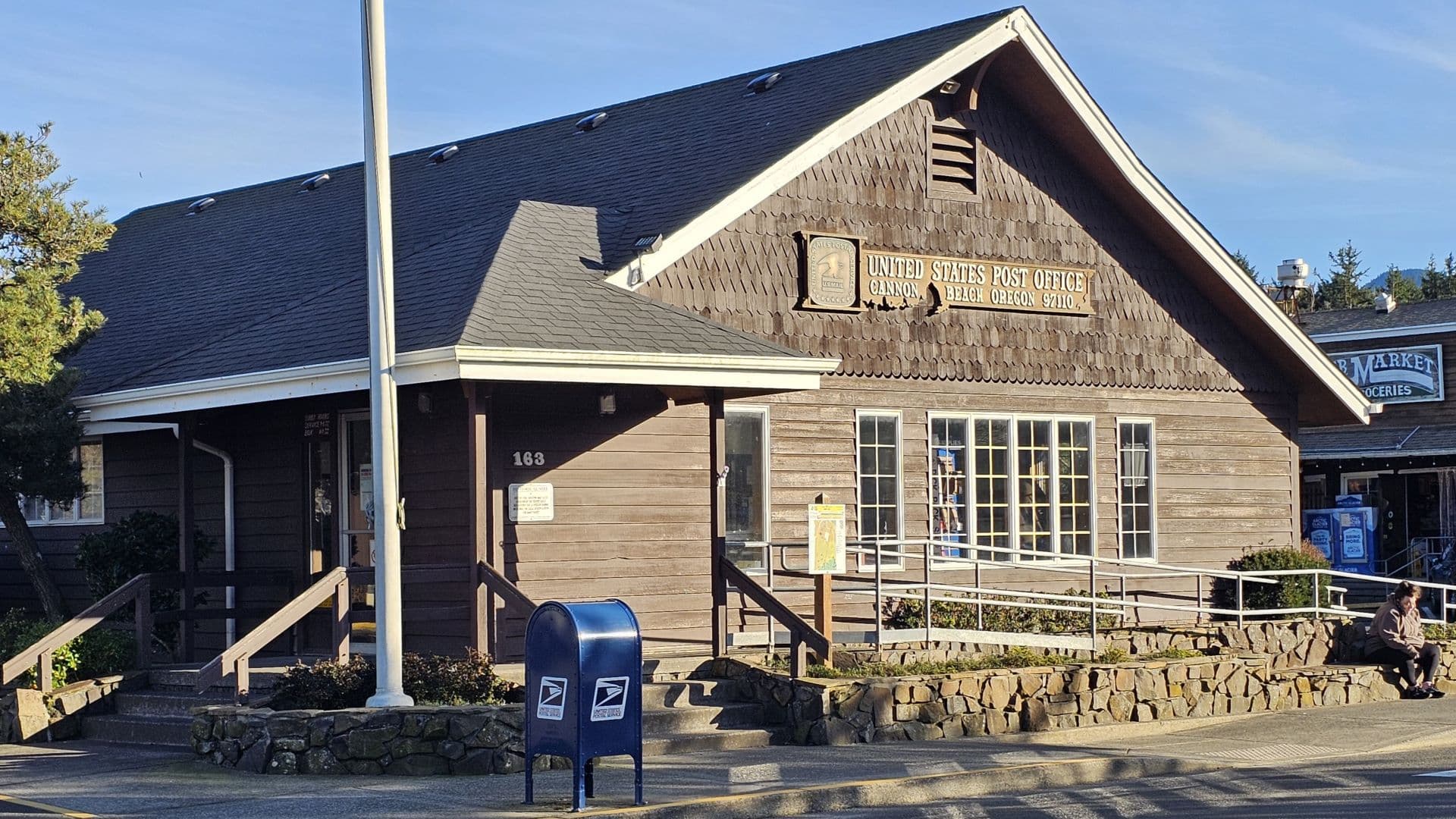 US Postal Service on brink of financial collapse, chief tells Congress