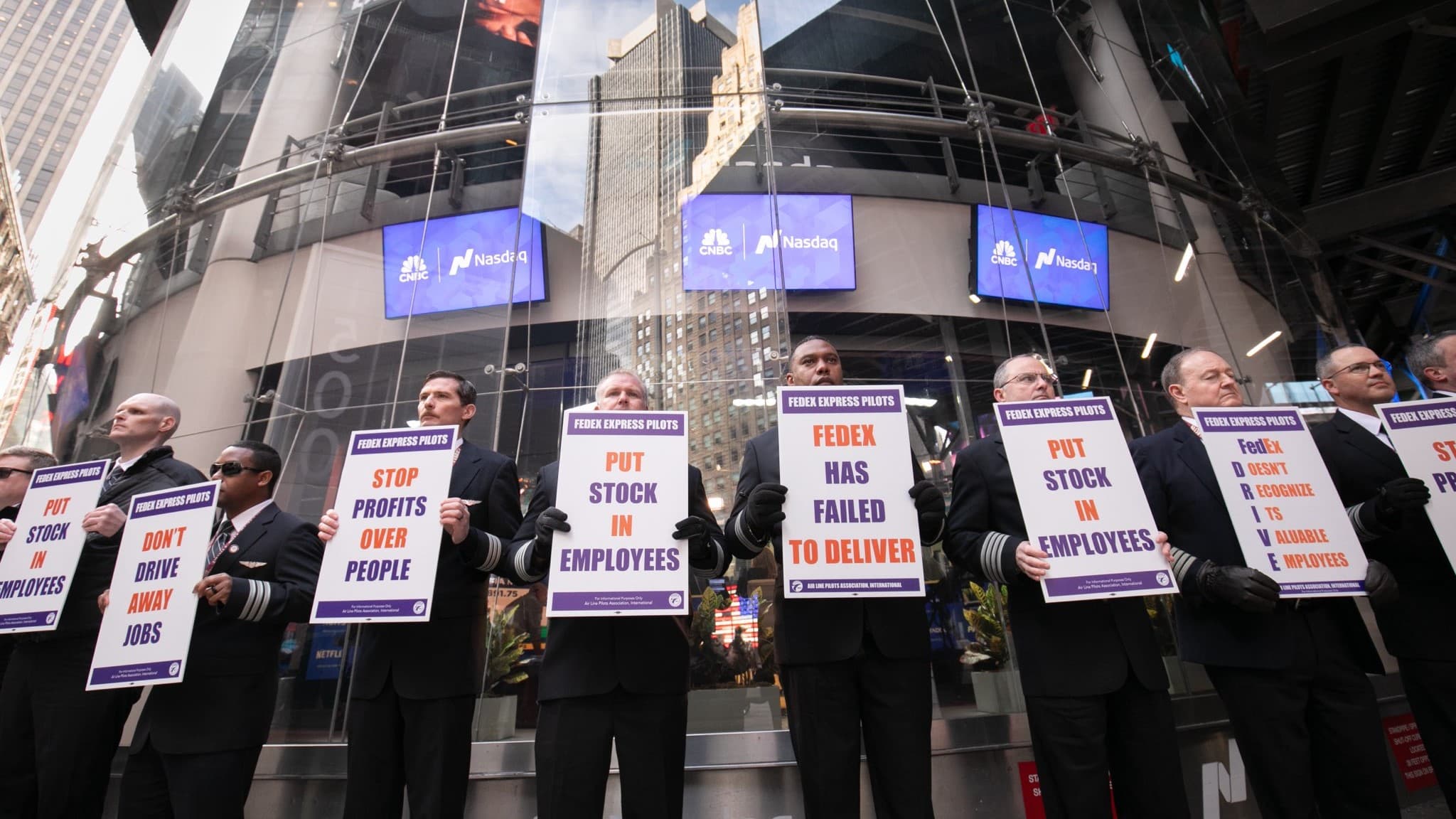 FedEx, pilots agree on tentative contract after 5 years of talks