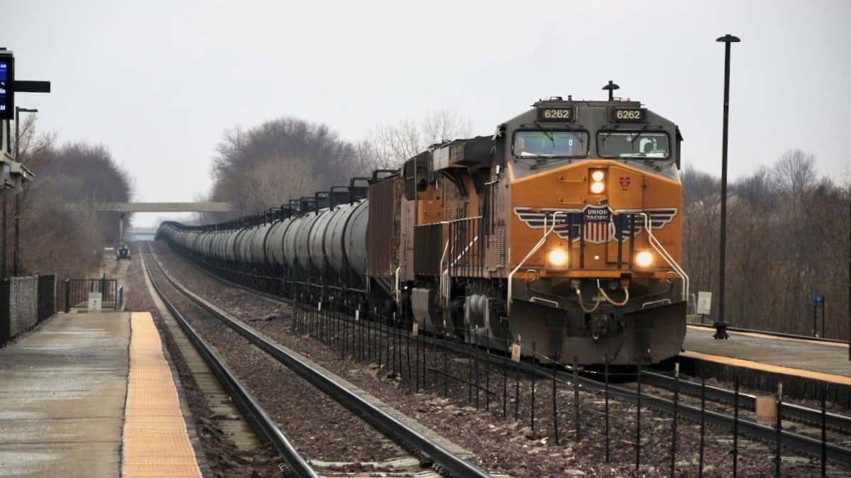 Shipper groups ask STB to make key UP-NS merger agreement documents public