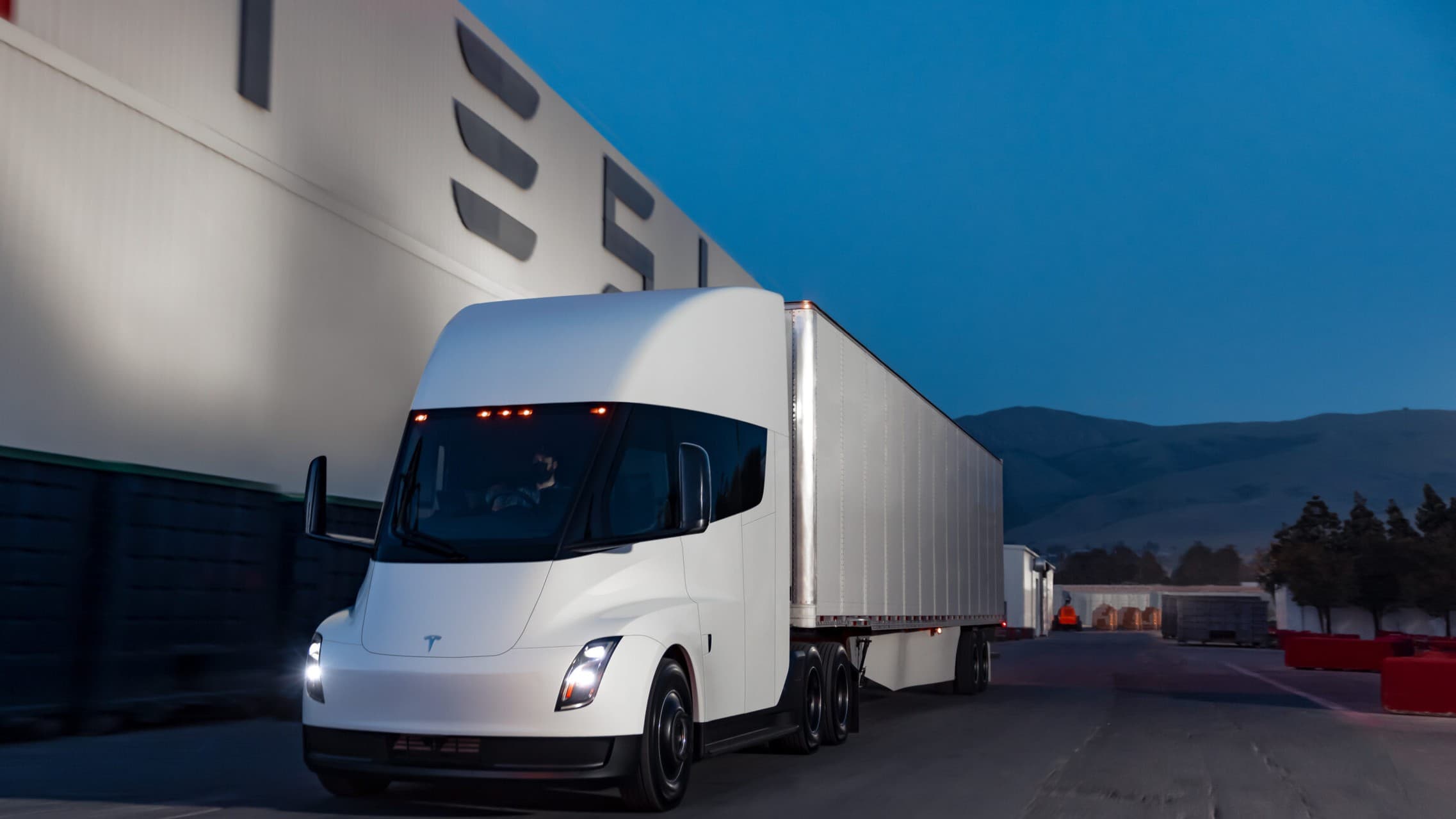 Tesla says mass production of electric Semi to begin this year