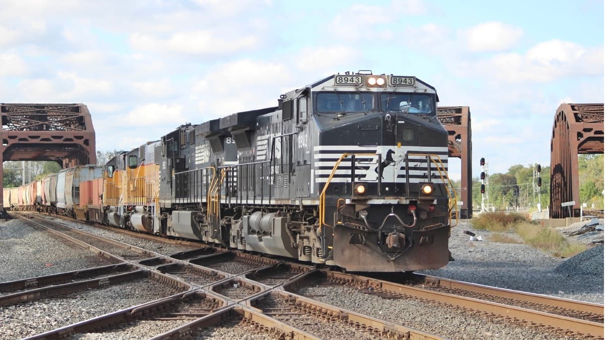 Norfolk Southern earnings slip as winter weather impacts rail volume