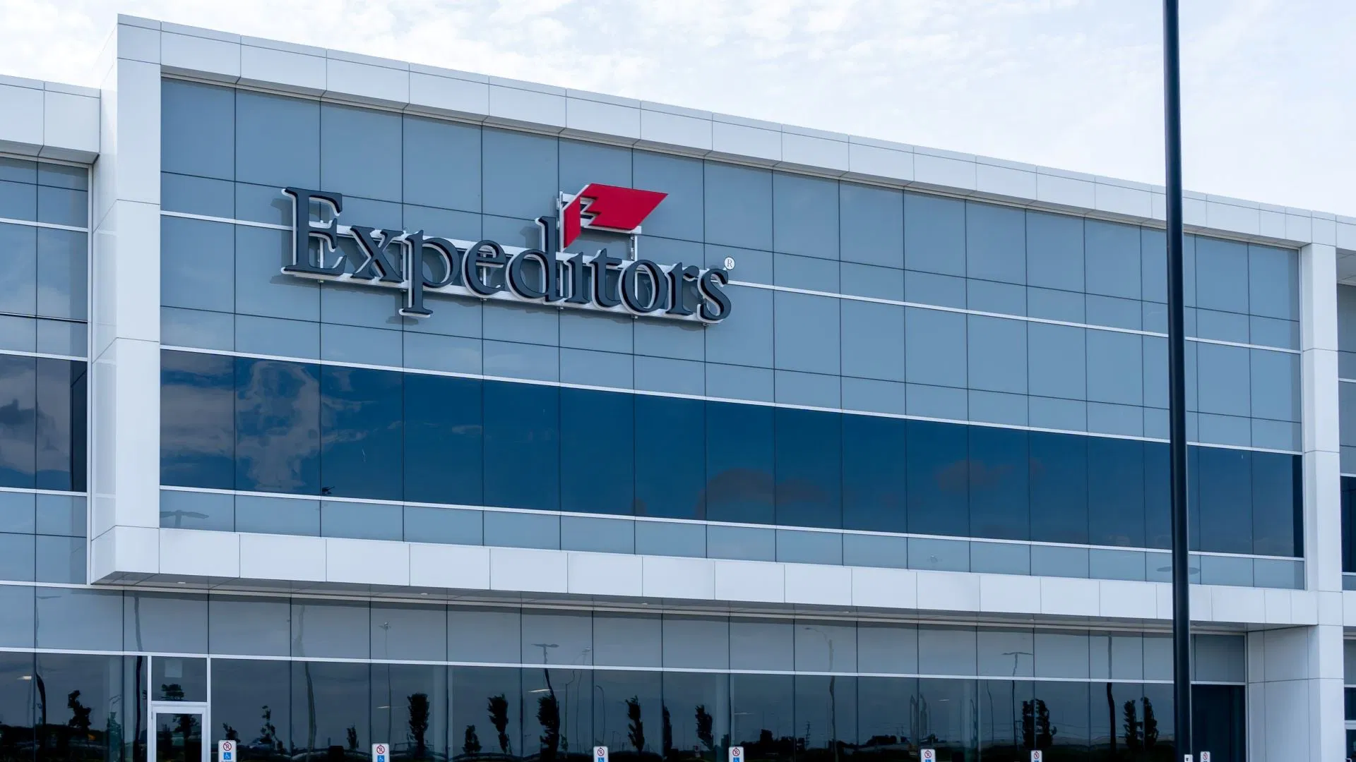 Strength in the air and weakness in ocean mark Expeditors’ strong 1Q