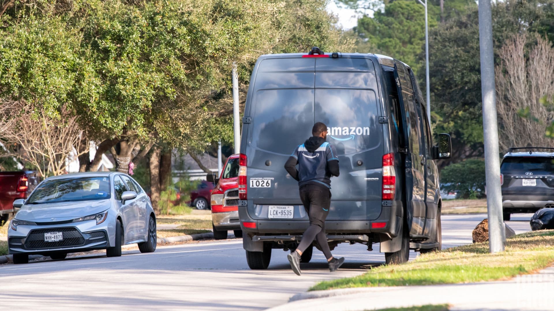 Amazon cranks up 30-minute delivery in major U.S. cities