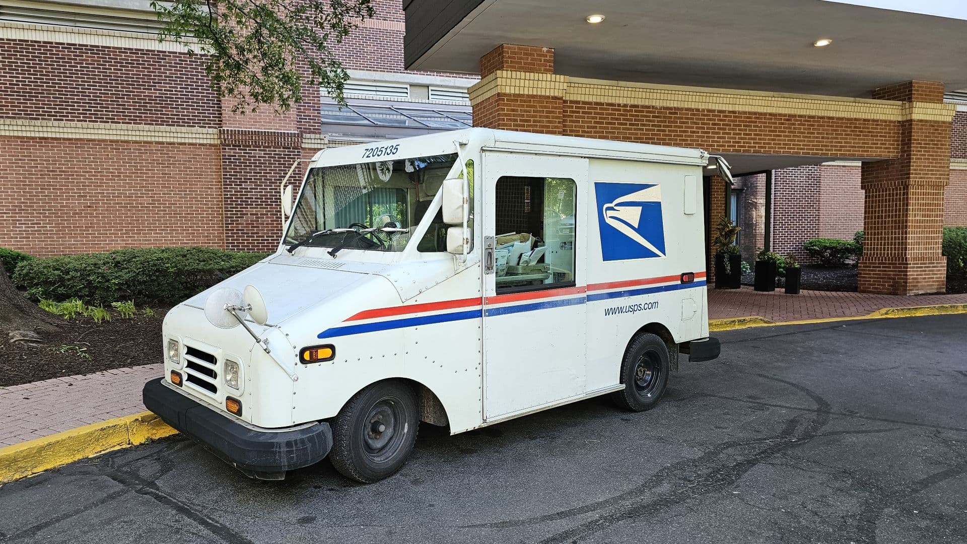 DHL outsources last-mile parcel delivery to US Postal Service for $10B