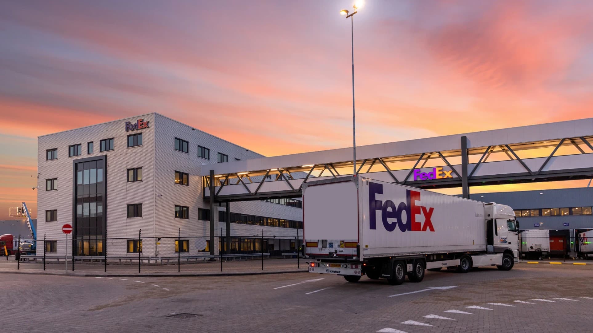 FedEx trucking hub expansion in Netherlands aids new air cargo strategy