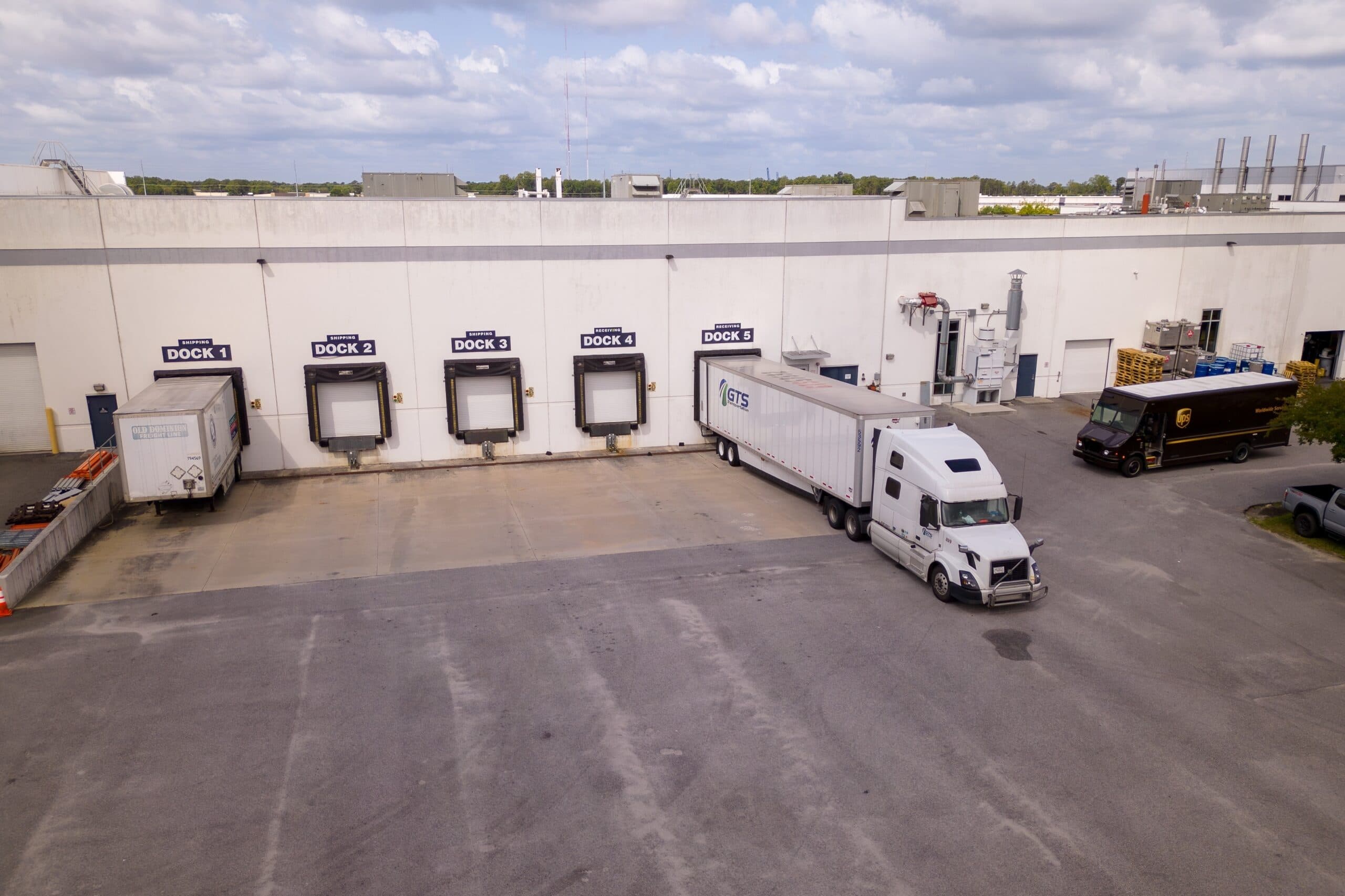 Eight indicted in alleged carrier impersonation scheme; prosecutors allege $4.49 million in cargo losses