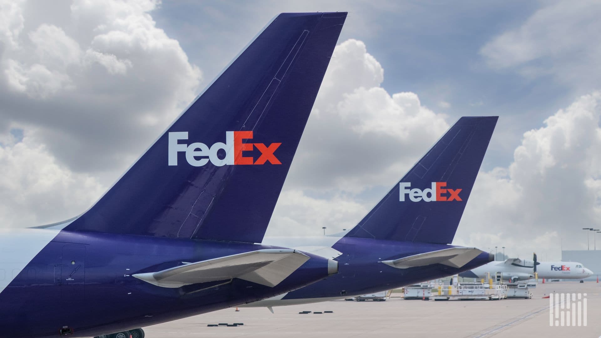 FedEx pilots approve new contract, ending protracted bargaining