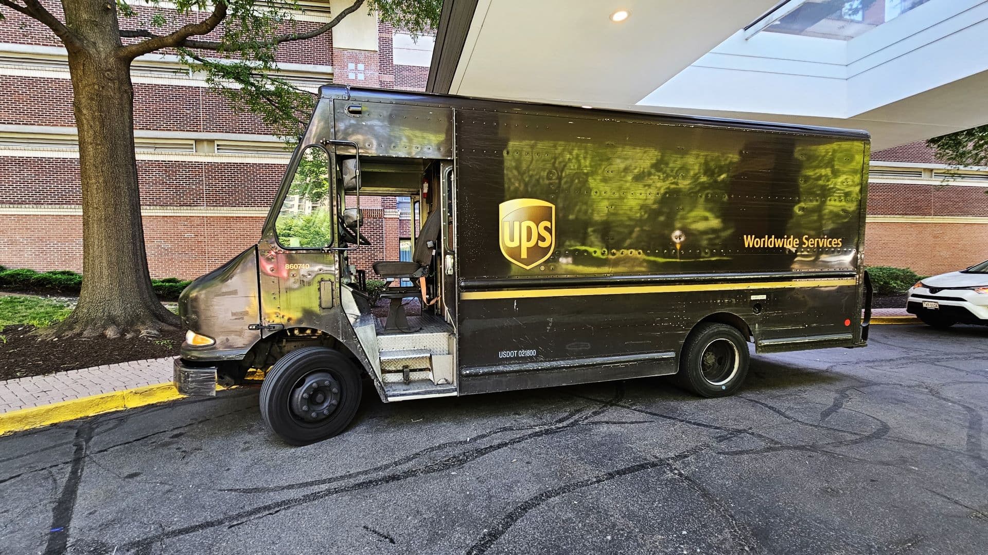 UPS meets deadline for retrofitting delivery vans with air conditioning