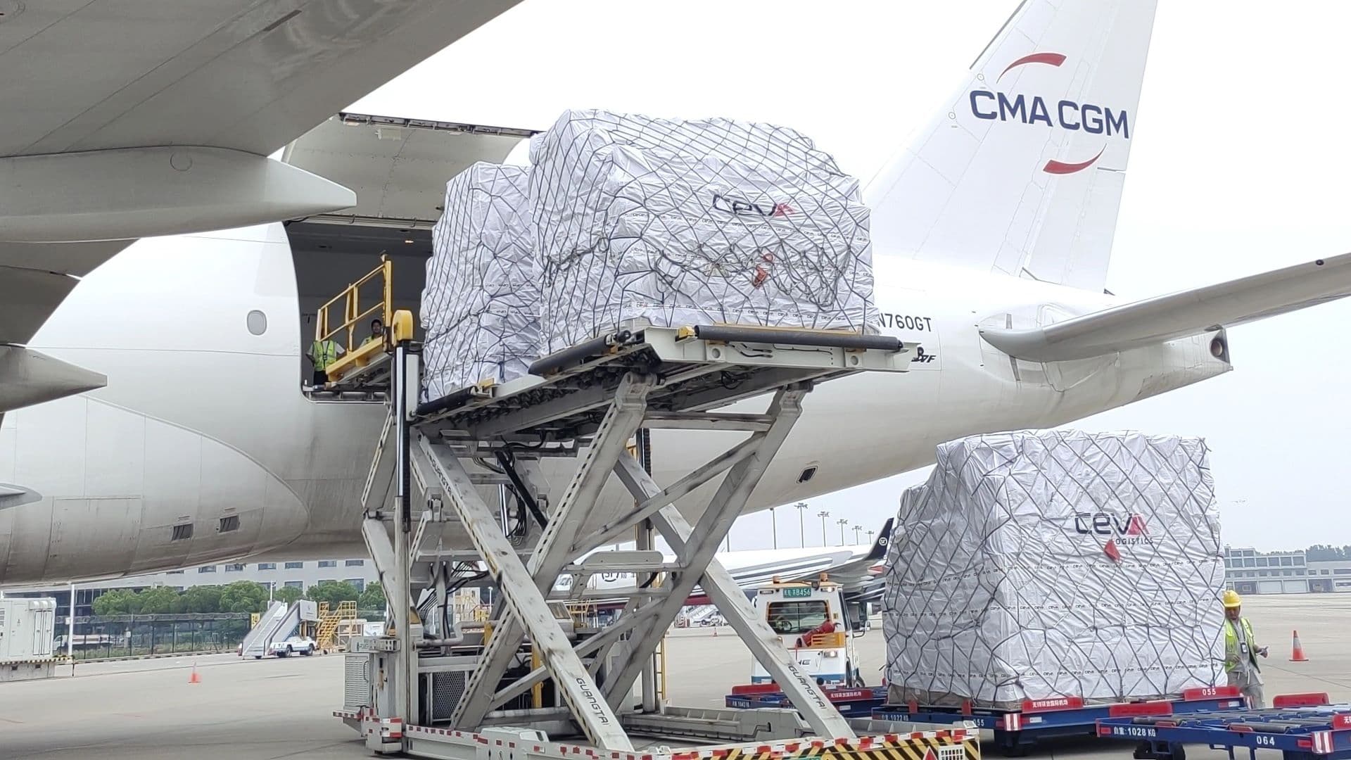 Large logistics firms launch dedicated cargo flights to Chicago area