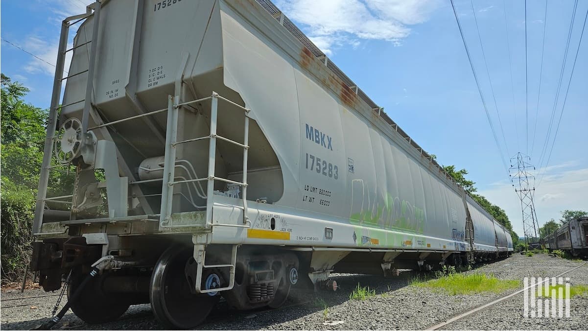 Street flip: Intermodal rail charges ahead in latest data
