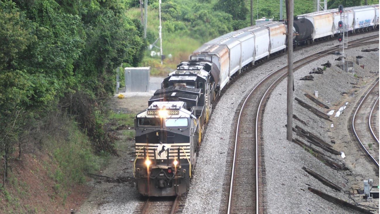 Norfolk Southern’s earnings rise with volume gains