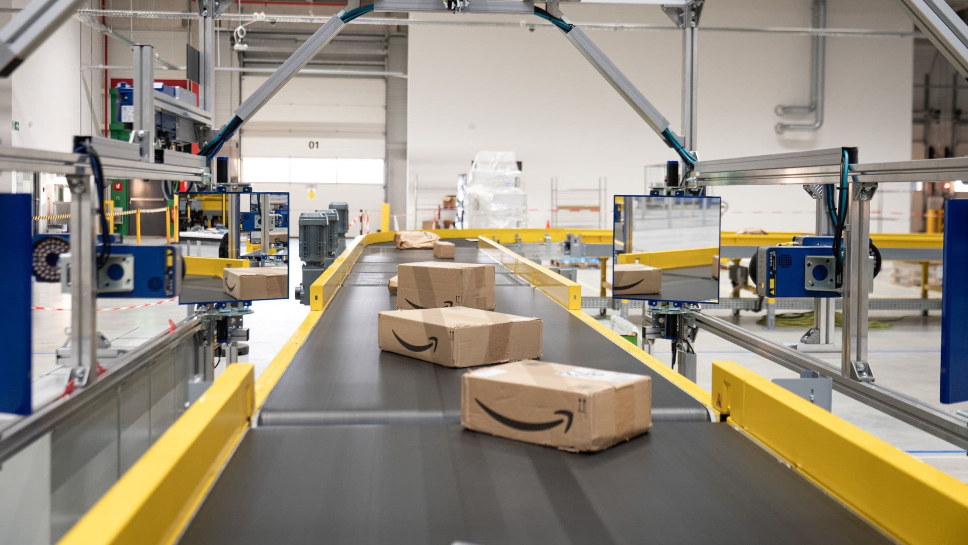 Amazon ramps up delivery speed, robotics roll out