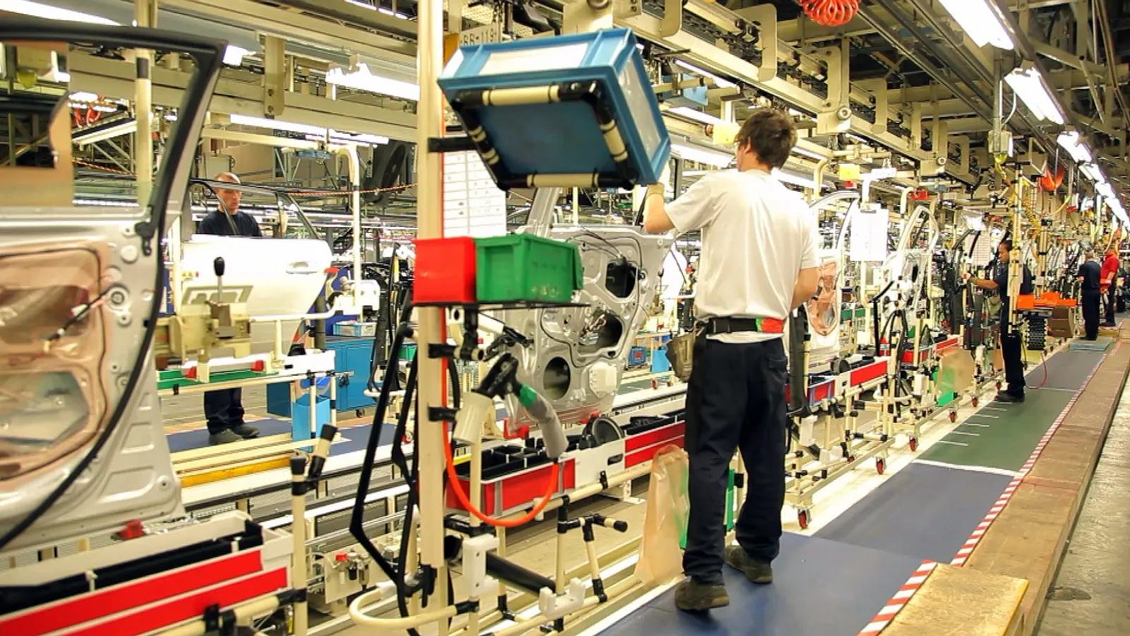 EV transition challenges auto supply chain resilience, Moody’s says