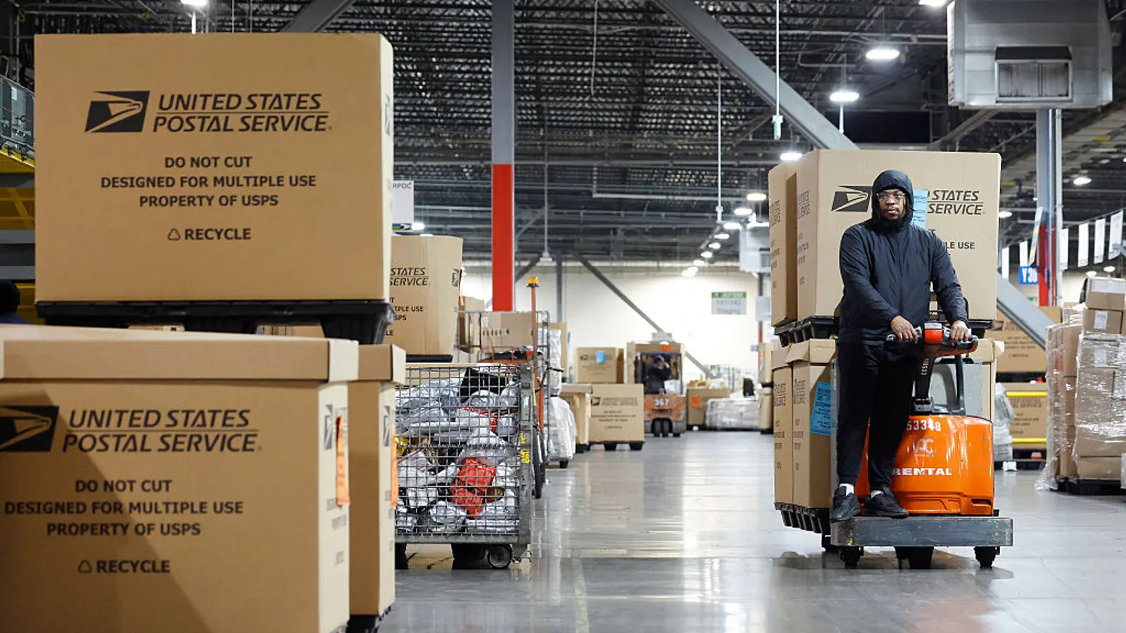 USPS chief wants agency to improve end-to-end shipping visibility