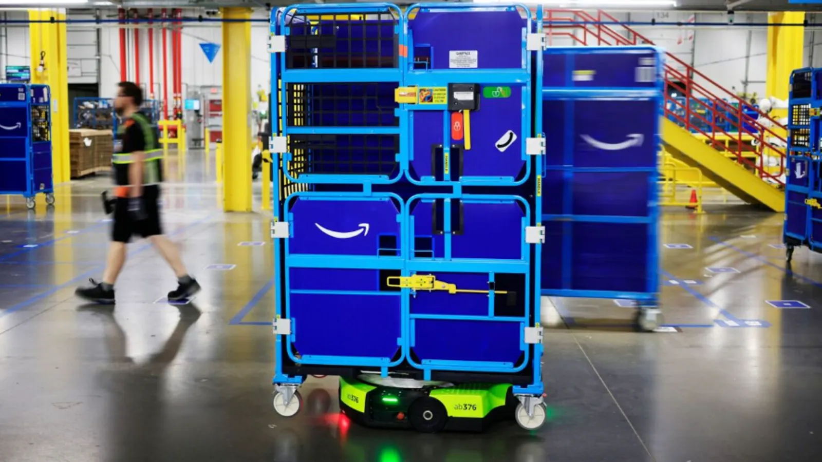 How do AI, software fit into warehouse robotics?