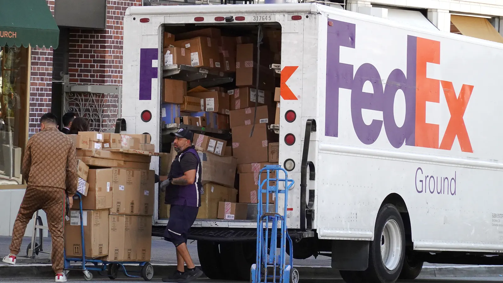 FedEx unveils 2026 peak season fees, higher home delivery prices loom