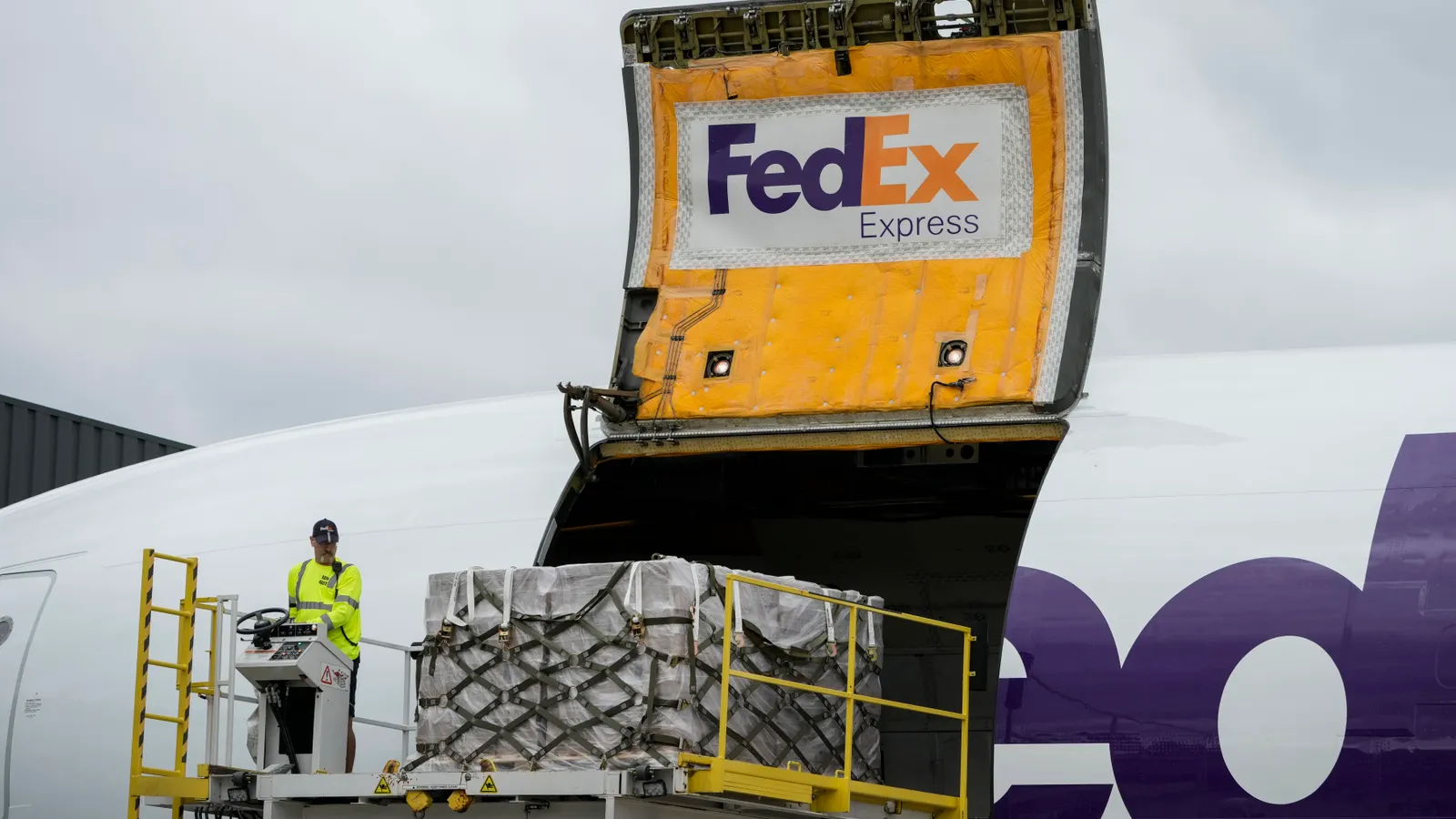 FedEx launches life sciences suite as healthcare push lifts earnings