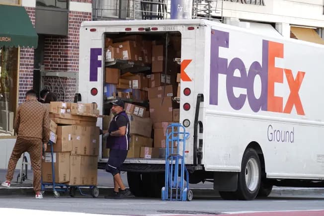 FedEx unveils 2026 peak season fees, higher home delivery prices loom