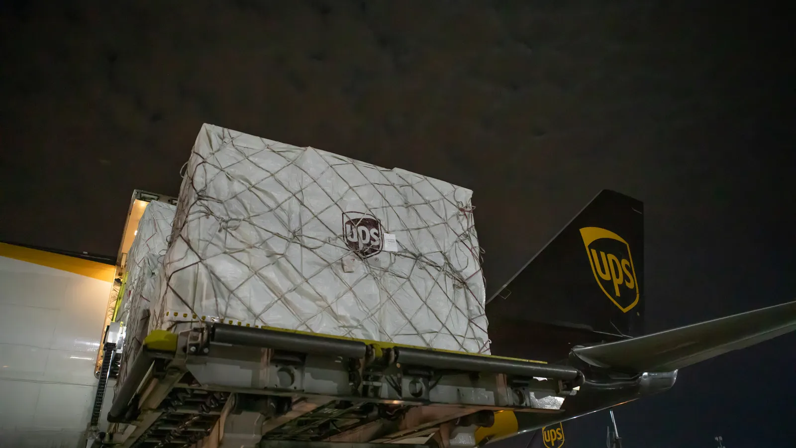 Should the Postal Service reassess its UPS air contract?