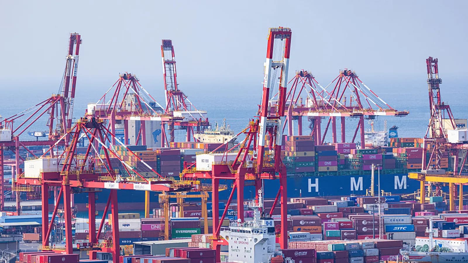 US sets Taiwan tariffs at 15% on auto parts, wood, aircraft parts