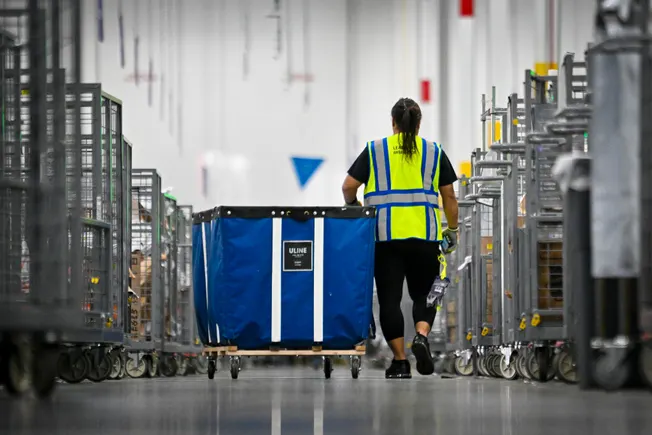 Amazon to temporarily close Florida facility, lay off nearly 500