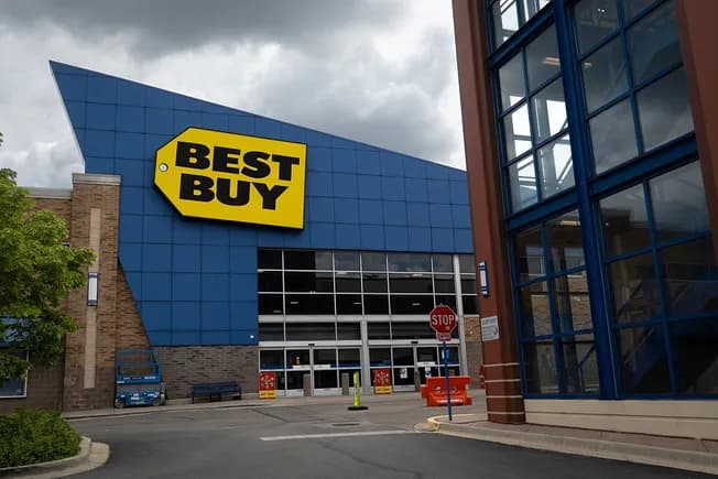 Best Buy adds solar field to power California distribution center