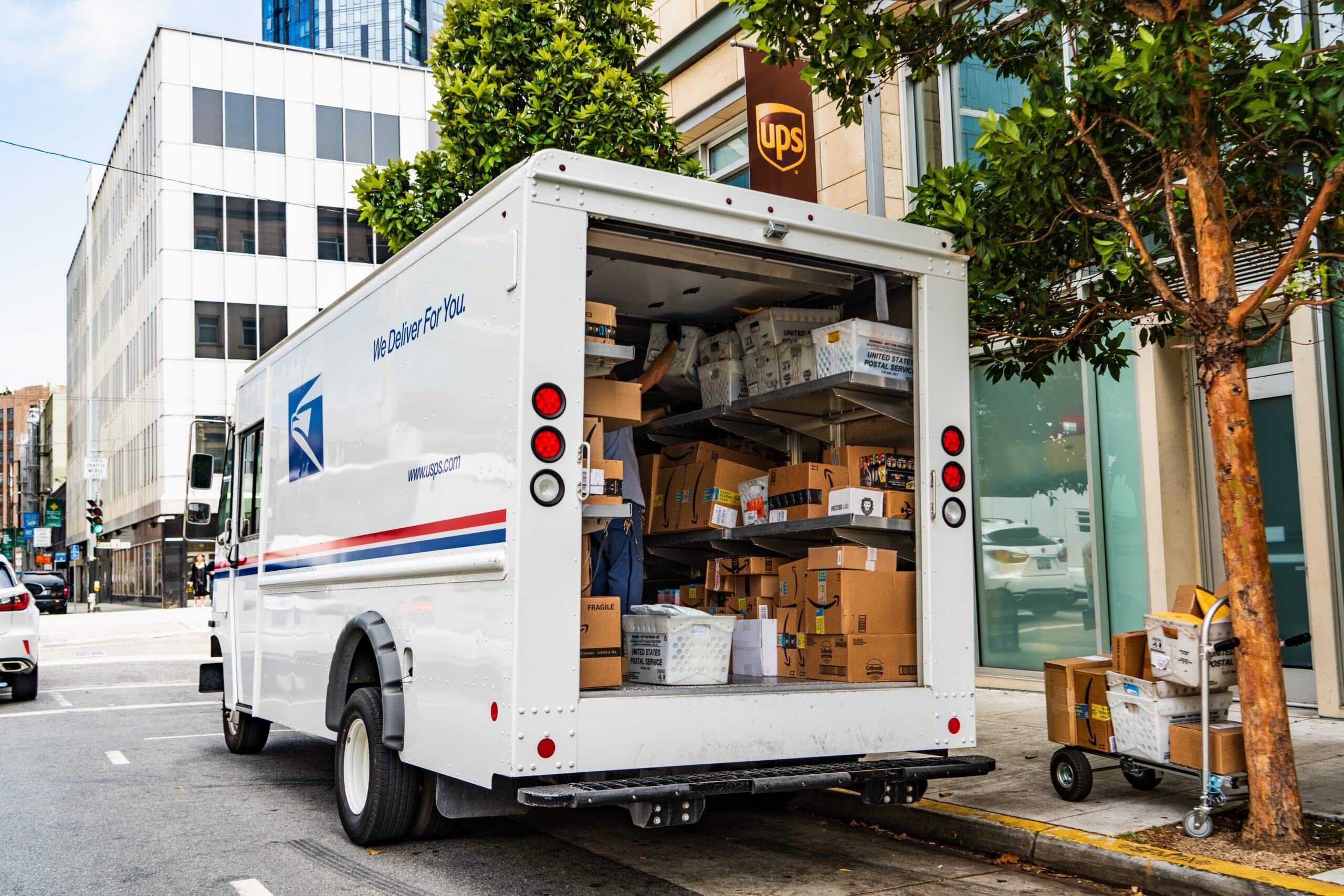 Amazon signals ecommerce delivery shift as USPS contract talks stall