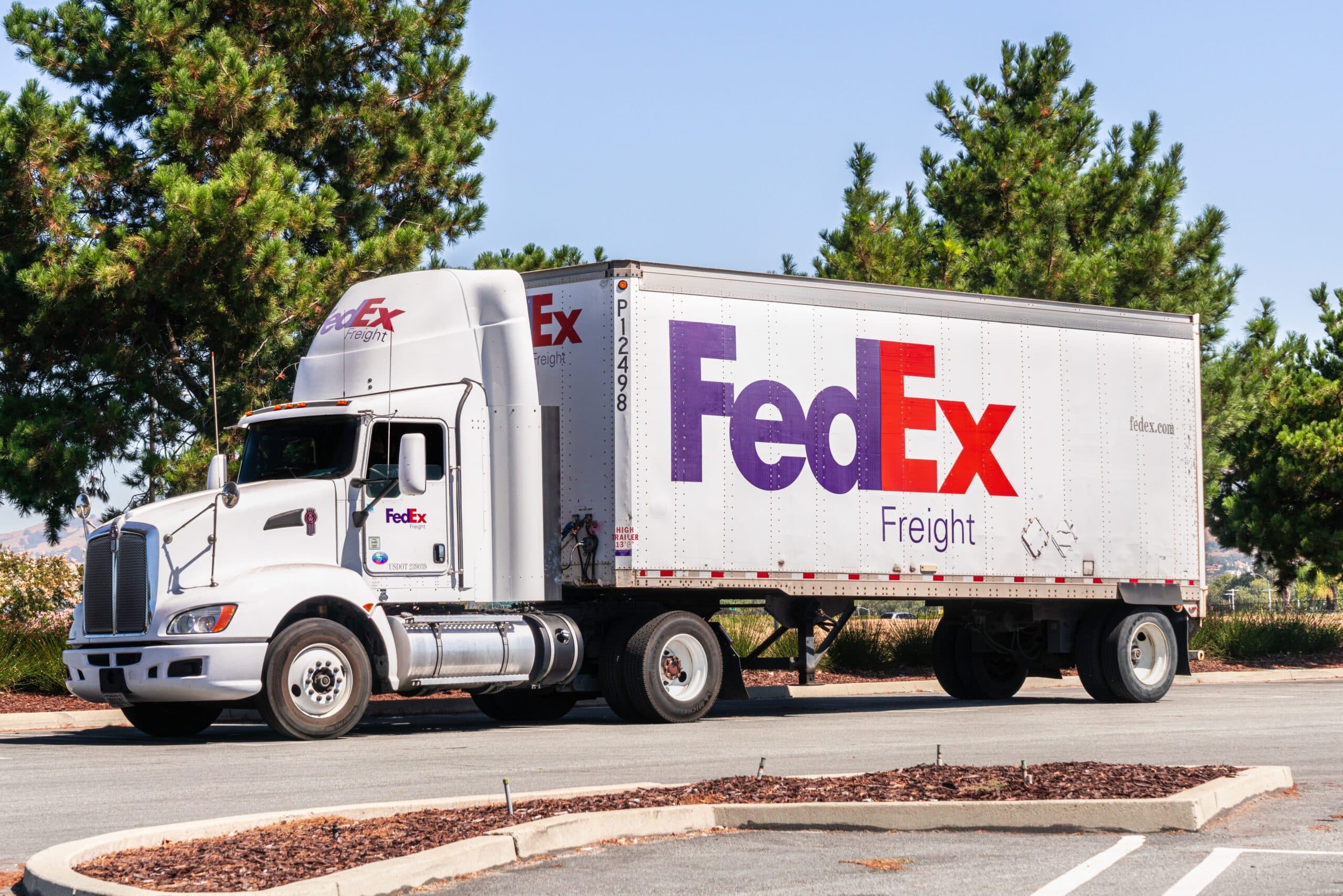 FedEx CFO to step down in June
