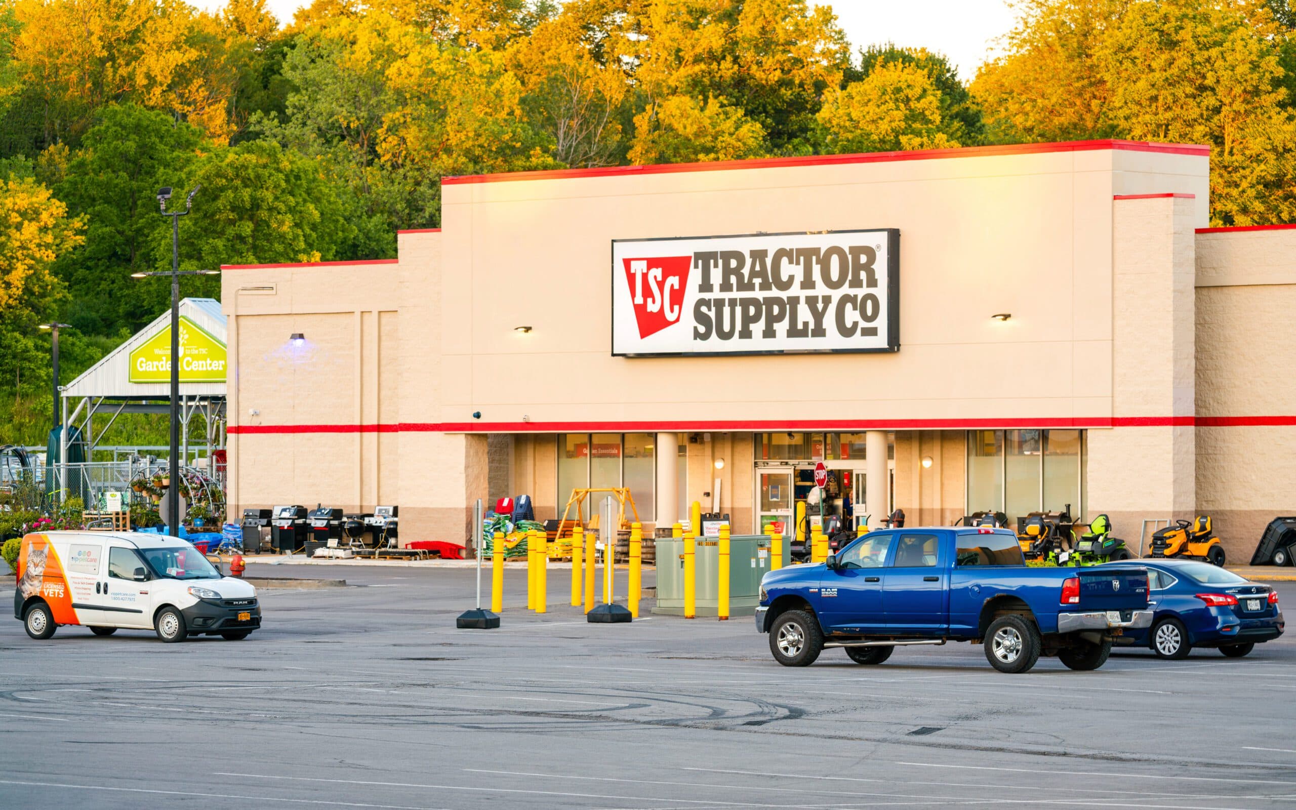 Tractor Supply partners with Instacart on one-hour delivery