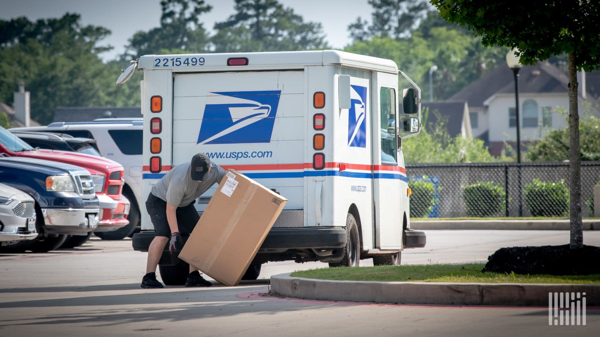 Amazon signs new delivery deal with Postal Service at 20% less volume