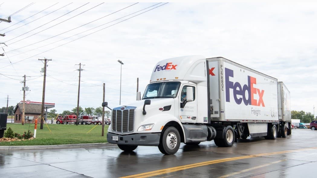 FedEx Freight sets goalposts for standalone business