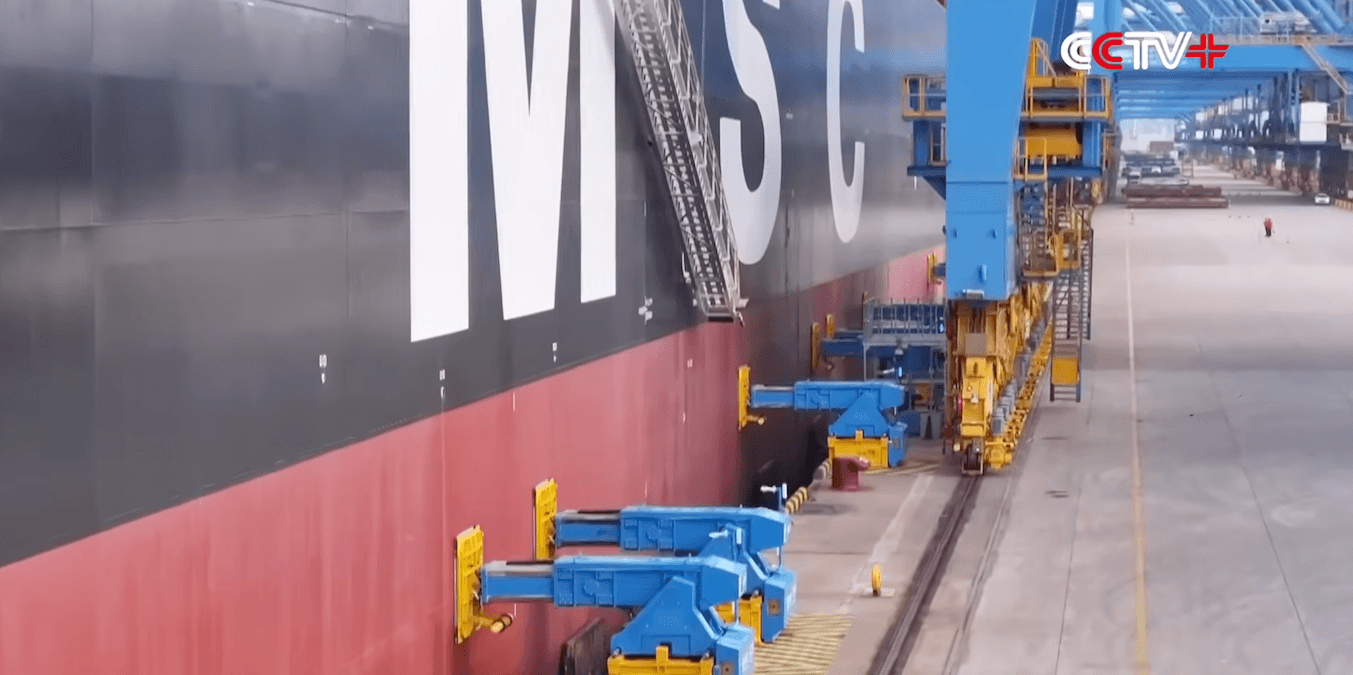 This autonomous ship mooring system really sucks – and that’s a good thing